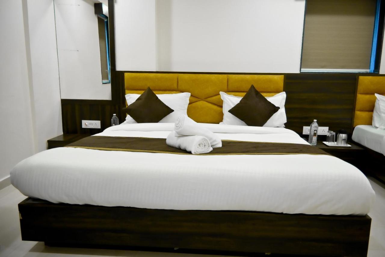 Hotel Royal Ican Sindhubhavan Road Amhedabad Dış mekan fotoğraf