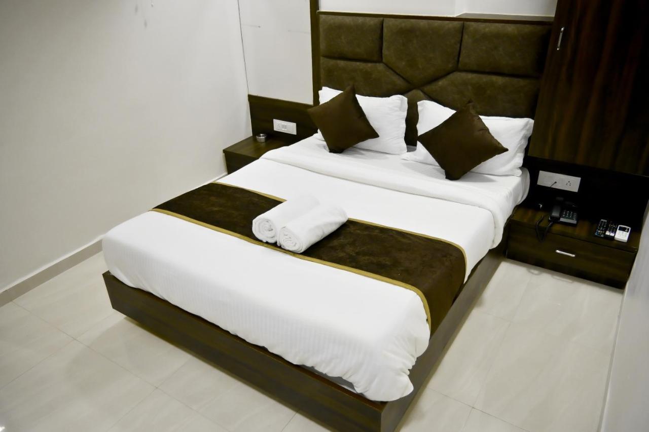 Hotel Royal Ican Sindhubhavan Road Amhedabad Dış mekan fotoğraf
