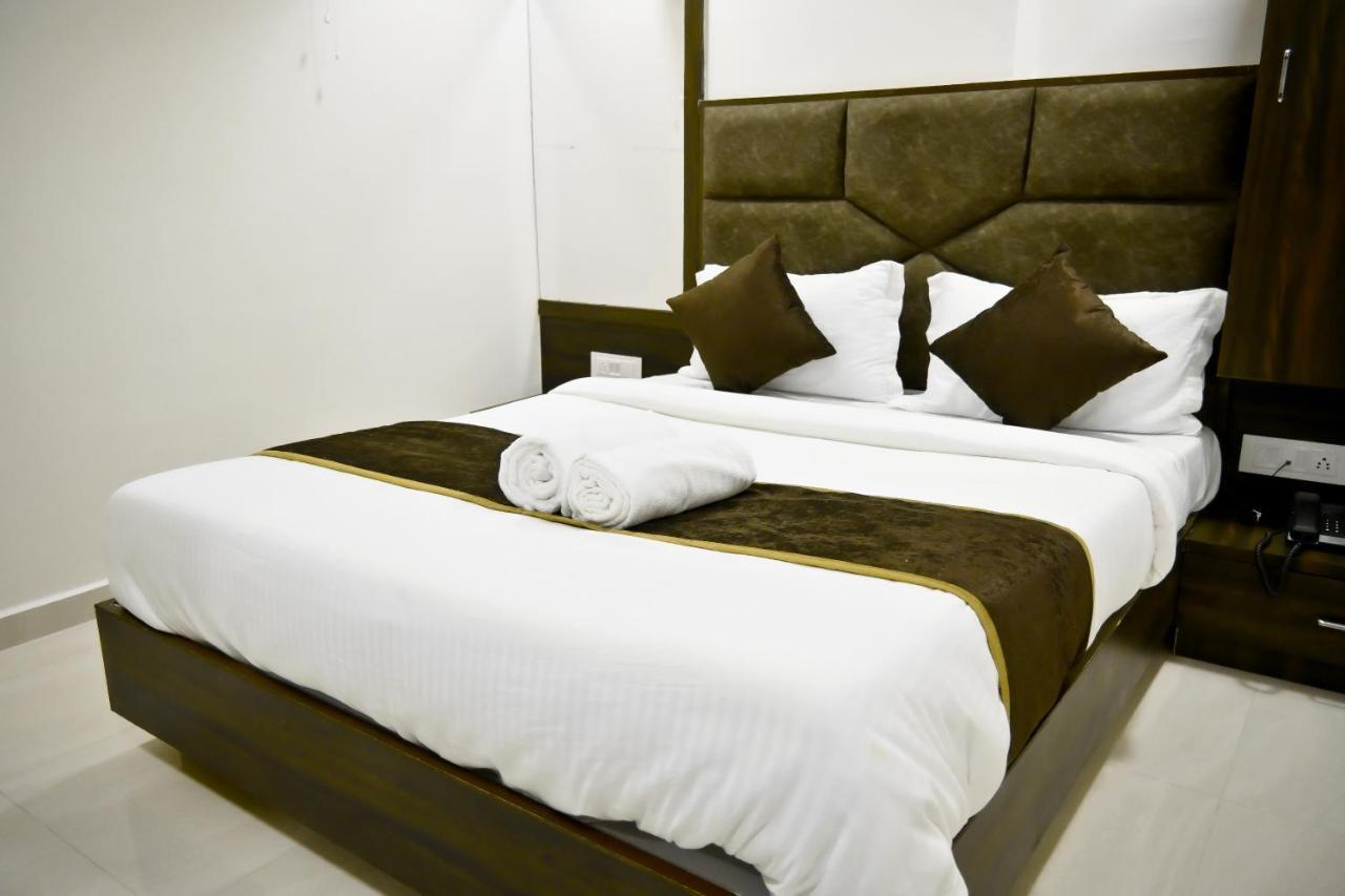 Hotel Royal Ican Sindhubhavan Road Amhedabad Dış mekan fotoğraf