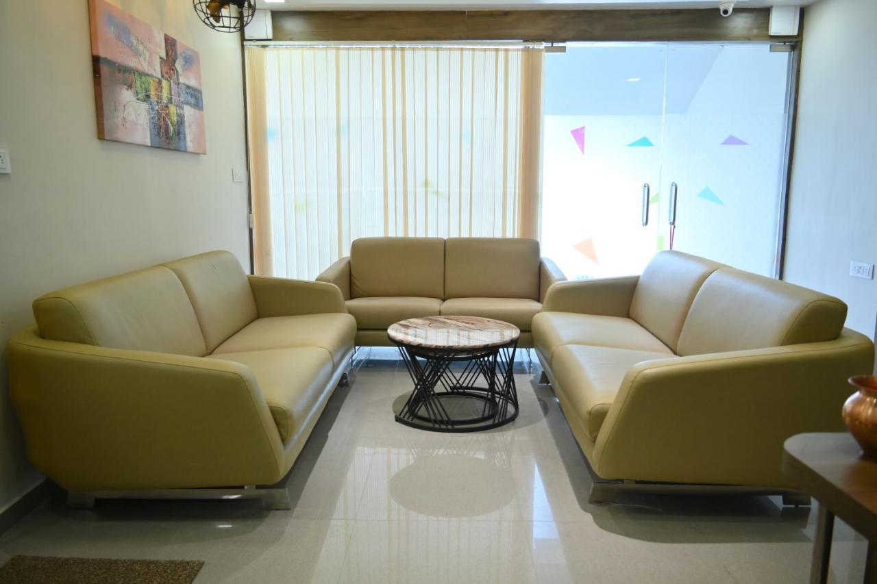 Hotel Royal Ican Sindhubhavan Road Amhedabad Dış mekan fotoğraf