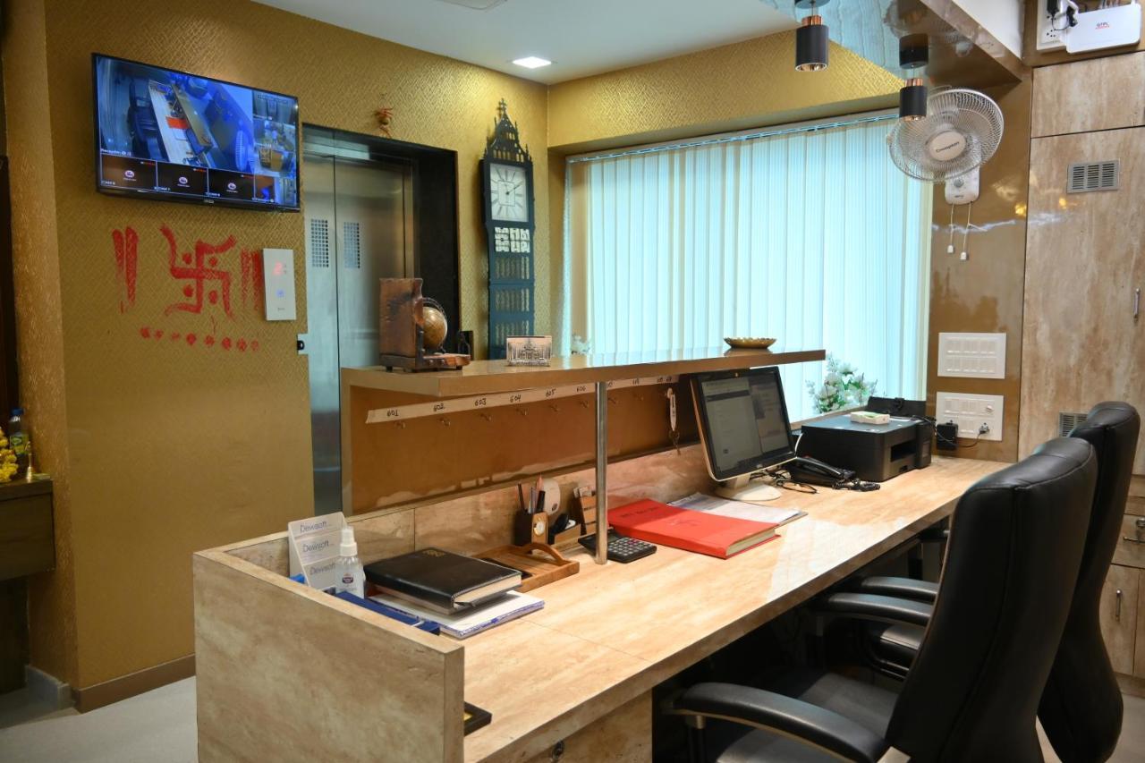 Hotel Royal Ican Sindhubhavan Road Amhedabad Dış mekan fotoğraf
