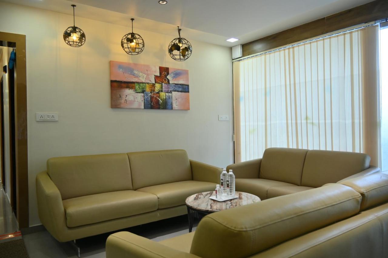 Hotel Royal Ican Sindhubhavan Road Amhedabad Dış mekan fotoğraf