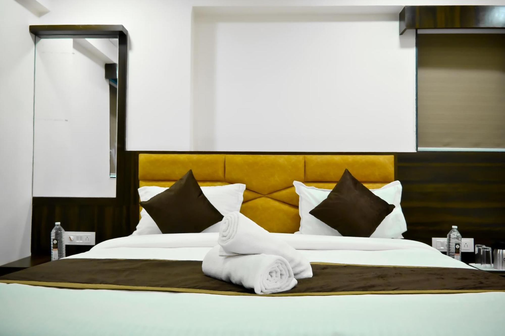 Hotel Royal Ican Sindhubhavan Road Amhedabad Dış mekan fotoğraf