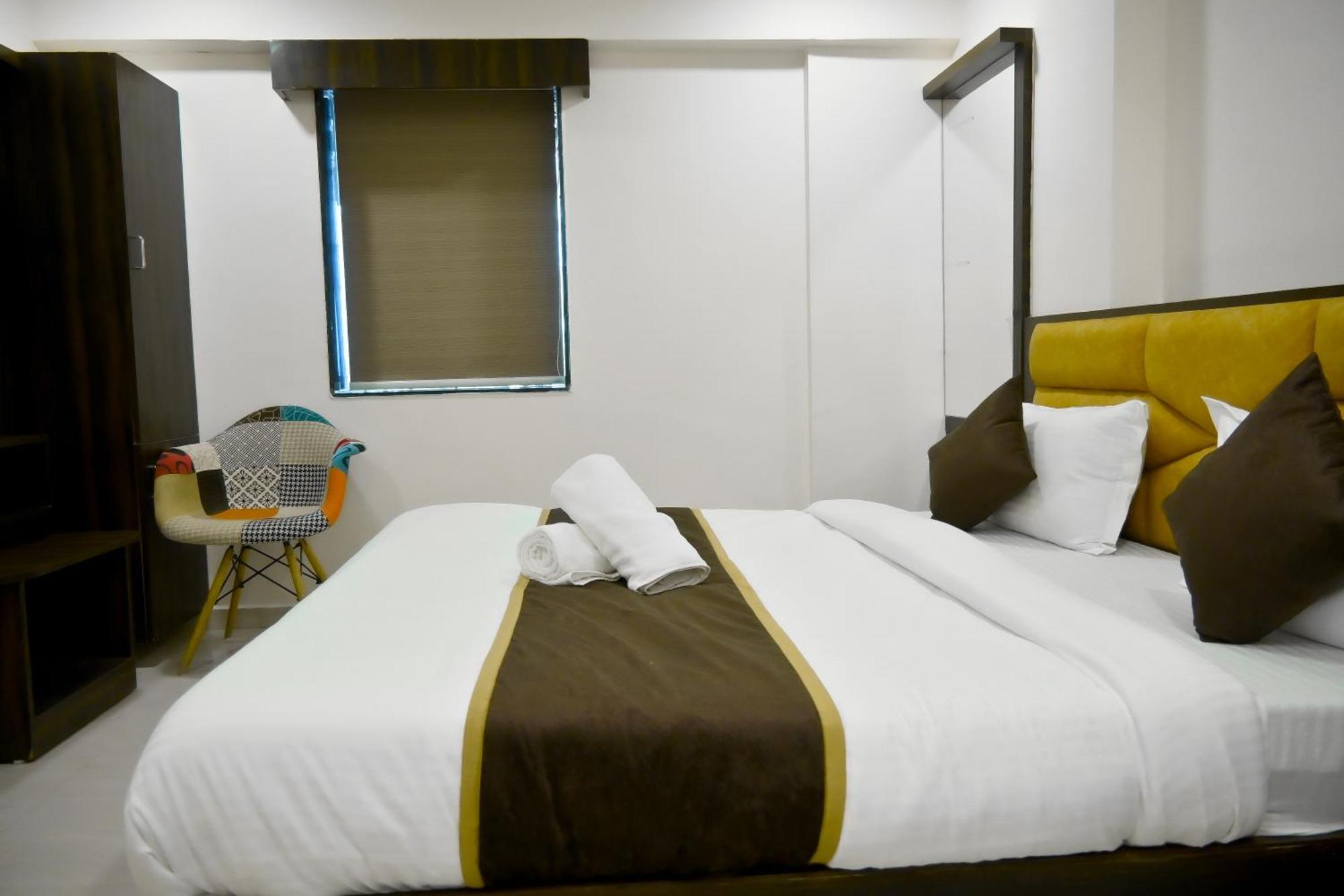 Hotel Royal Ican Sindhubhavan Road Amhedabad Dış mekan fotoğraf