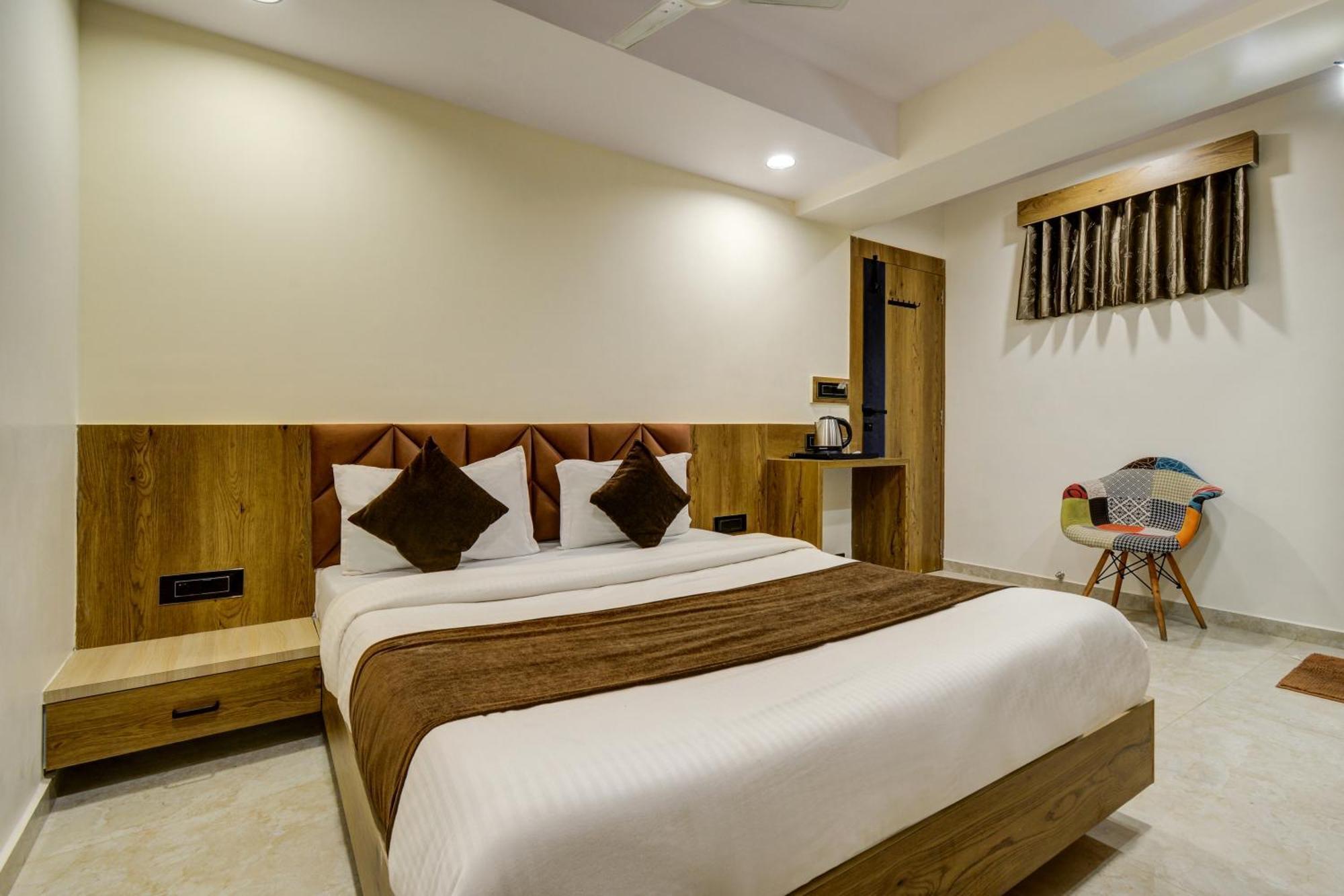 Hotel Royal Ican Sindhubhavan Road Amhedabad Dış mekan fotoğraf