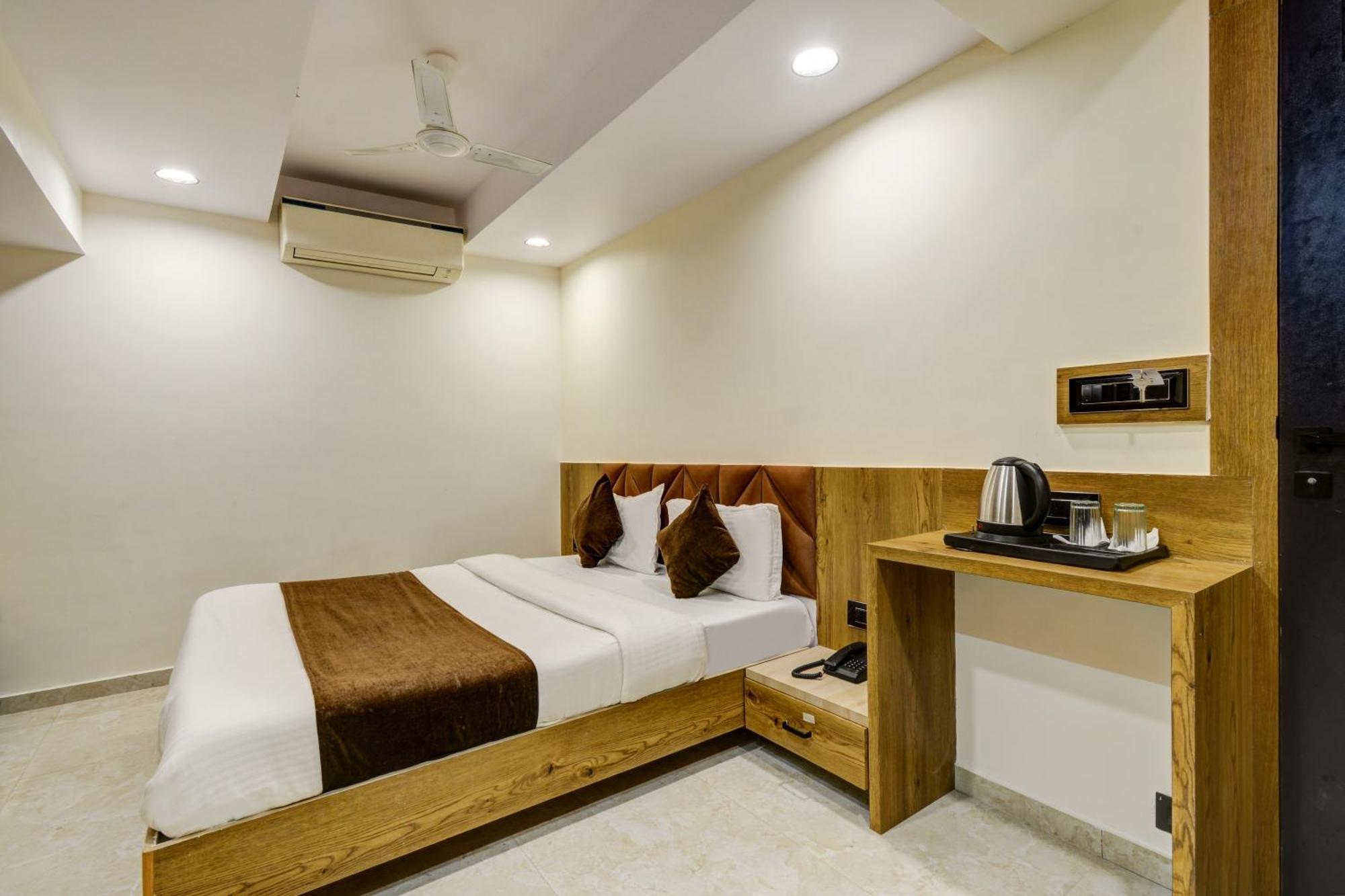 Hotel Royal Ican Sindhubhavan Road Amhedabad Dış mekan fotoğraf