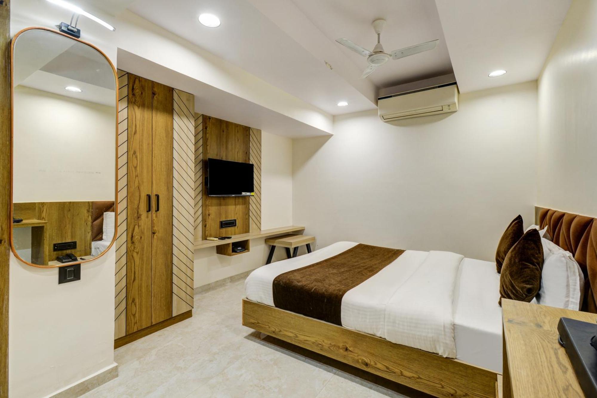Hotel Royal Ican Sindhubhavan Road Amhedabad Dış mekan fotoğraf