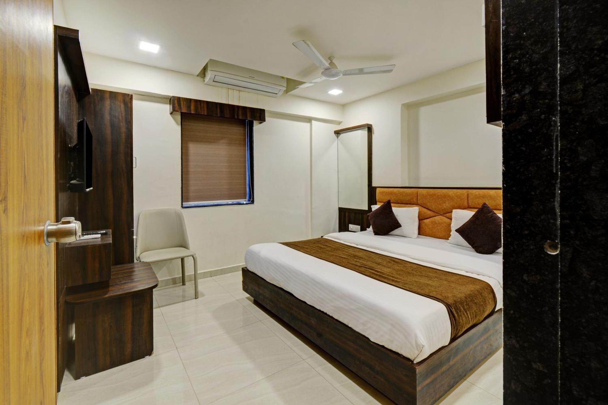 Hotel Royal Ican Sindhubhavan Road Amhedabad Dış mekan fotoğraf