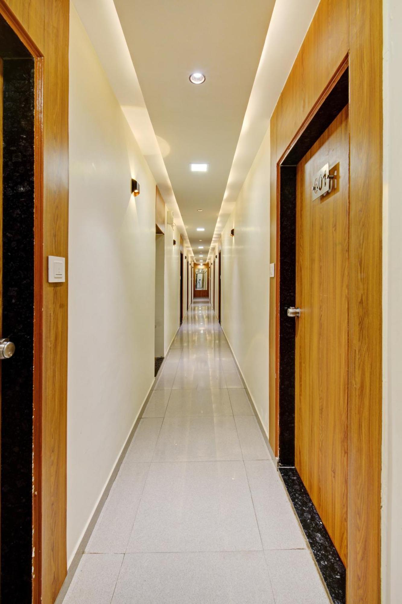 Hotel Royal Ican Sindhubhavan Road Amhedabad Dış mekan fotoğraf