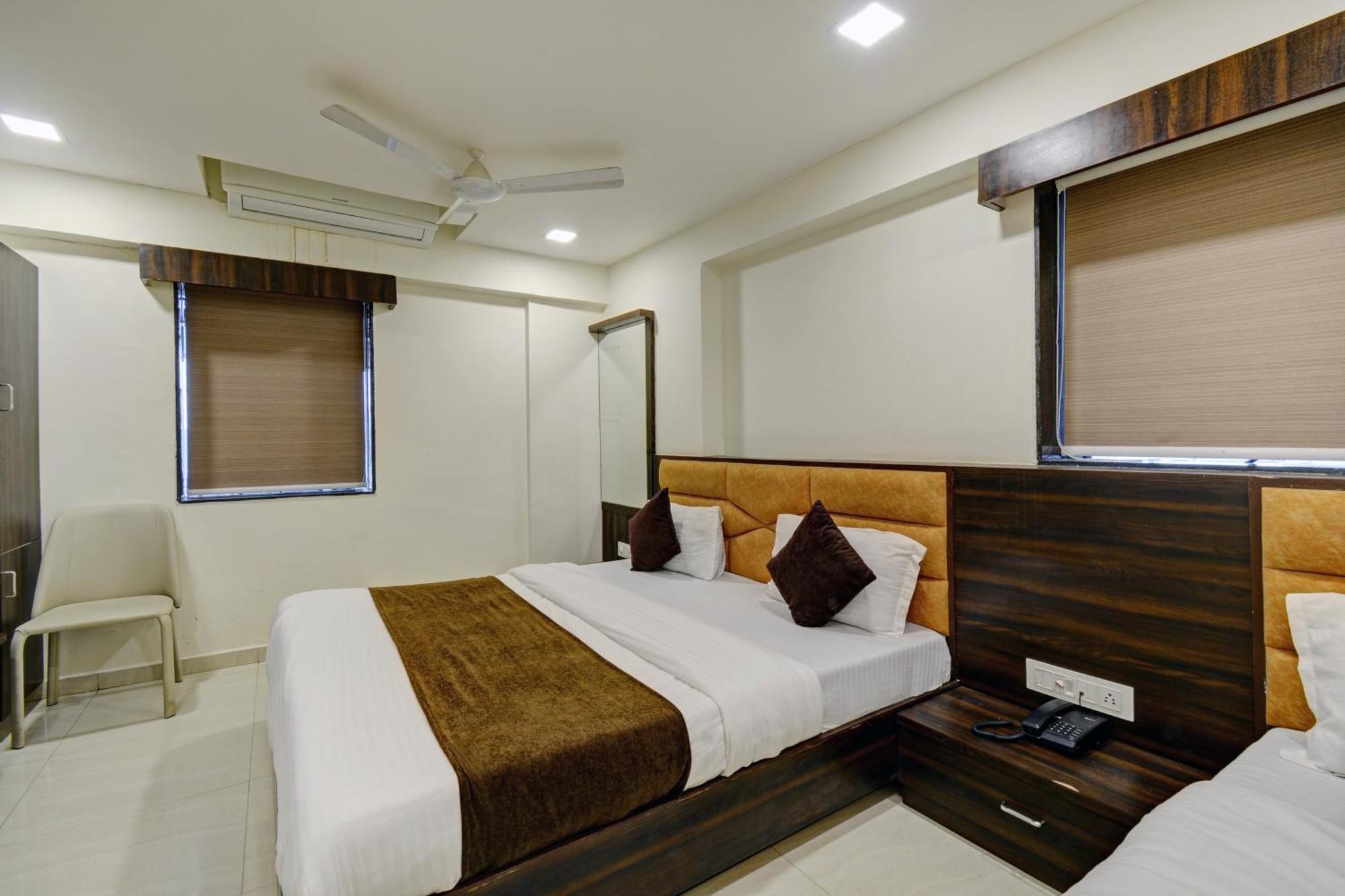 Hotel Royal Ican Sindhubhavan Road Amhedabad Dış mekan fotoğraf