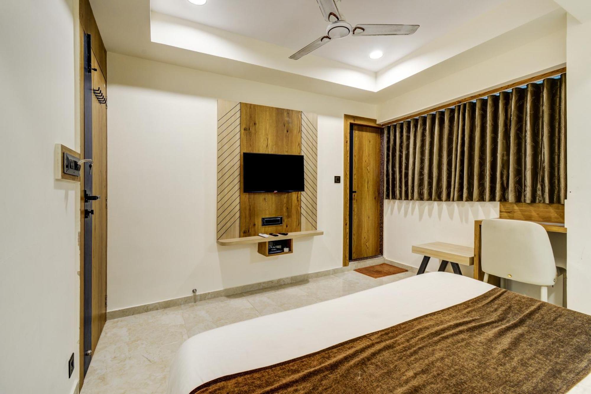 Hotel Royal Ican Sindhubhavan Road Amhedabad Dış mekan fotoğraf
