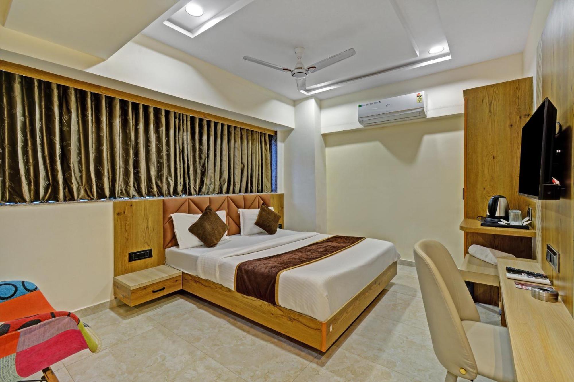 Hotel Royal Ican Sindhubhavan Road Amhedabad Dış mekan fotoğraf