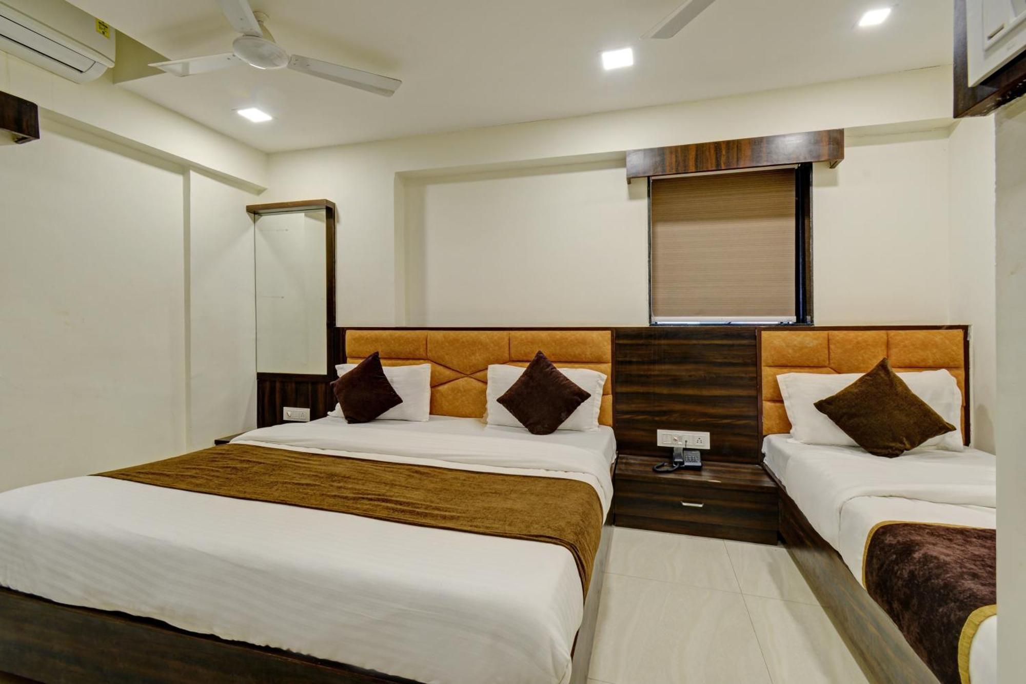 Hotel Royal Ican Sindhubhavan Road Amhedabad Dış mekan fotoğraf