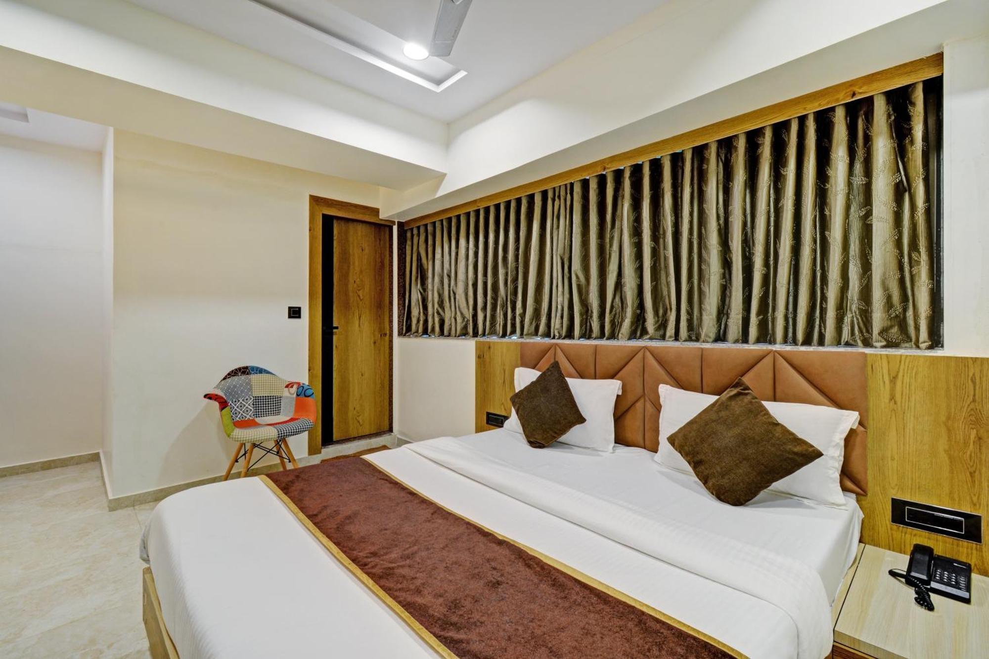Hotel Royal Ican Sindhubhavan Road Amhedabad Dış mekan fotoğraf